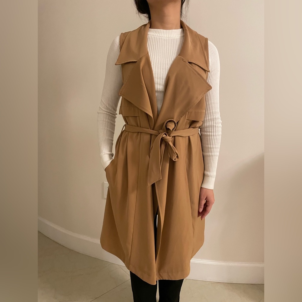 *New condition, no tags* June & Hudson Sleeveless Trench Coat